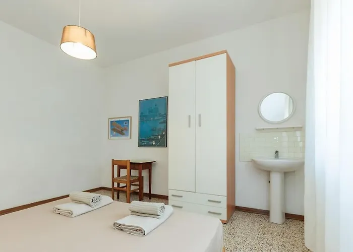 Budget! Free Parking 3 Comodo *